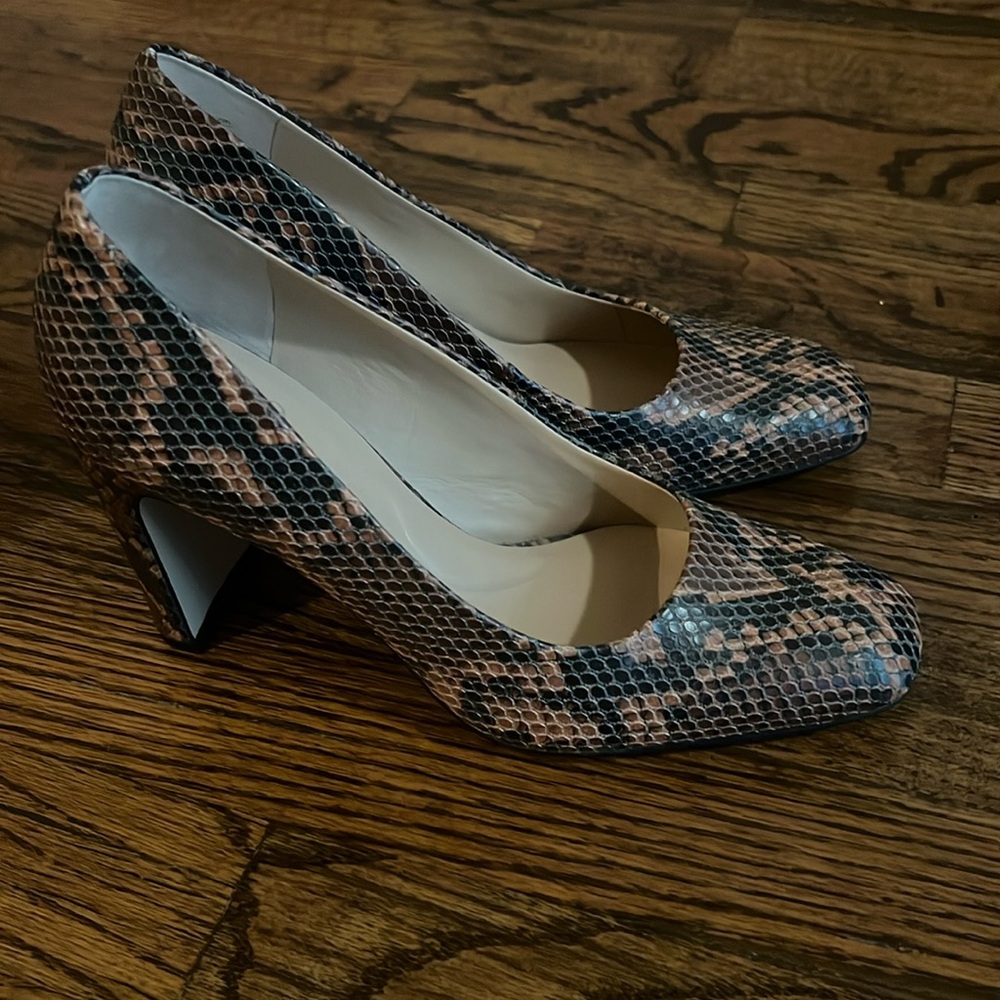 BRAND NEW/ NEVER WORN Franco Sarto heels